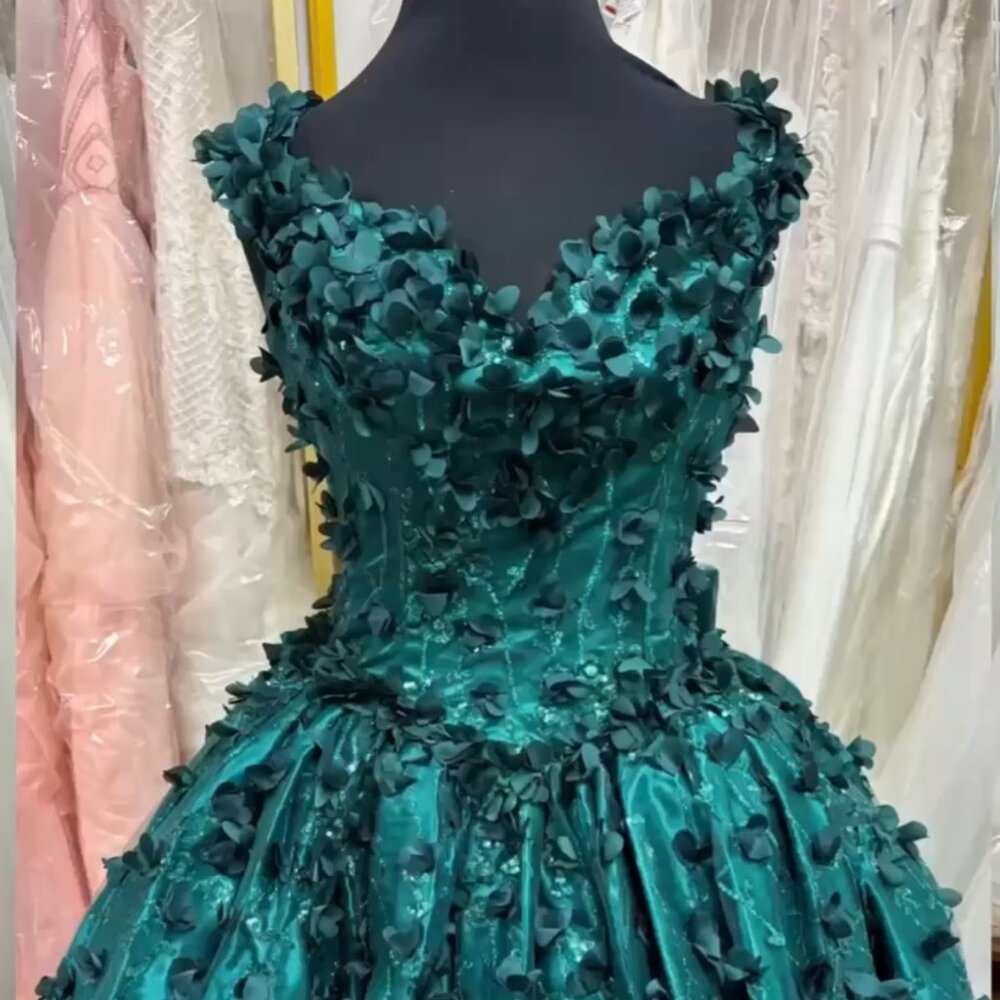 Dancing Queen Style 1734 – Hunter Green